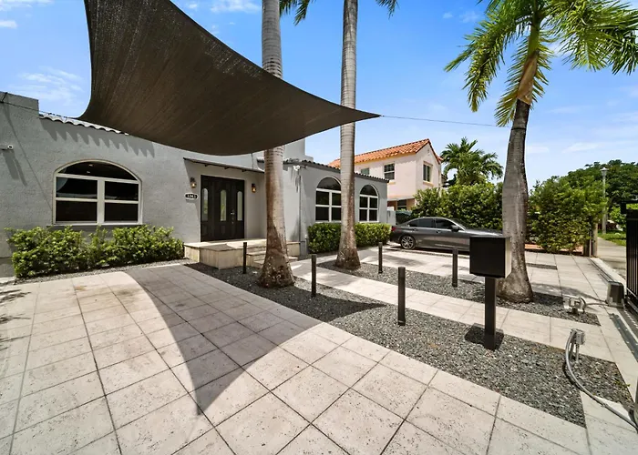 Miami Gucci Home With Pool & Great Location